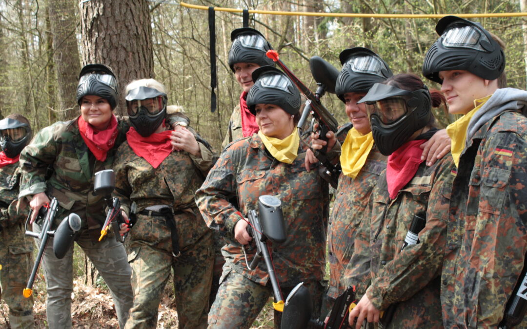 Paintball dla seniorów i&nbsp;osób po&nbsp;pięćdziesiątce – rozrywka nie&nbsp;tylko&nbsp;dla młodych