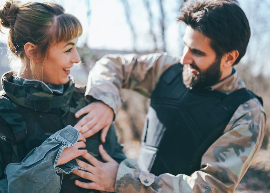 Co&nbsp;zabrać na&nbsp;paintball? Niezbędnik gracza – co&nbsp;musisz mieć, a&nbsp;czego nie&nbsp;potrzebujesz kupować